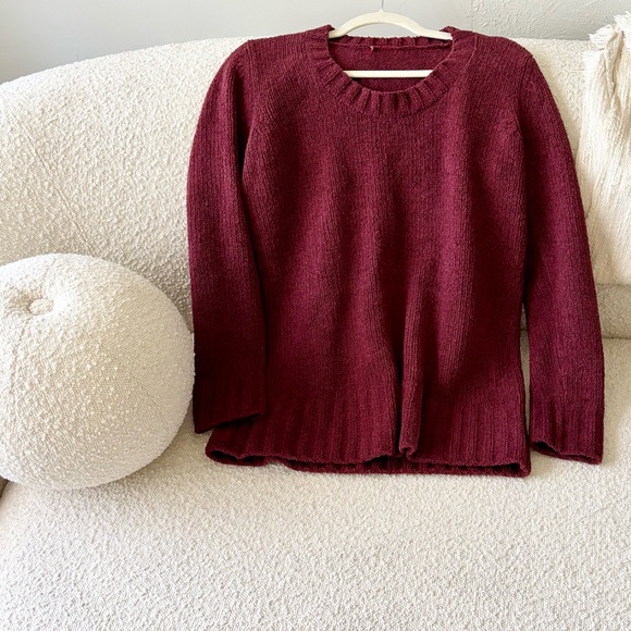 Burgundy sweater - Picture 1 of 5